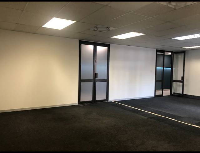 66M² OFFICE TO LET IN HYDE PARK